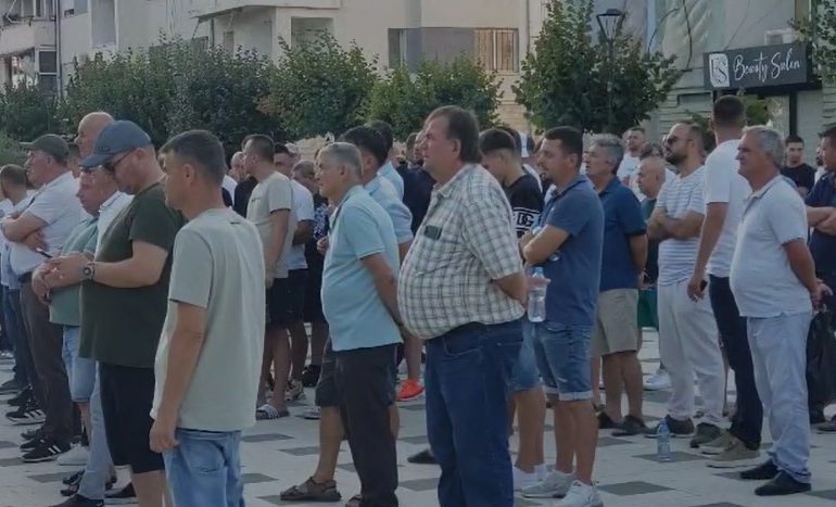 KËRKONIN SHKRIRJEN E TYRE/ Banorët e Dimalit kundër Ramës, ngrihen në protestë