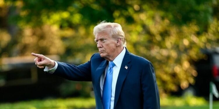 NUK NDALET LUFTA/ Irani godet në Hormuz, Trump kërkon rrugëdalje