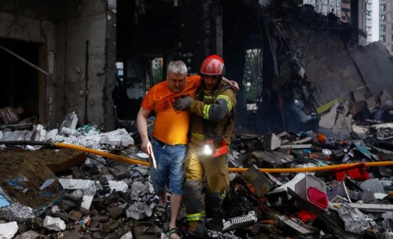 VALË E RE SULMESH NDAJ KIEVIT/ Dronët rusë vrasin 11 persona, 46 të tjerë të plagosur