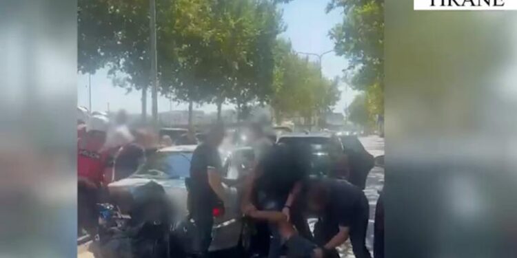 E PSOJNË KEQ/ 5 kg drogë në makinë, policia vë në pranga dy persona në Tiranë, heroinë dhe kokainë drejt Durrësit