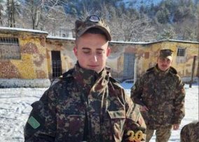 “DRITA E SYVE”/ Dedikimi rrëqethës i nënës së 20-vjeçarit që u vra në Korçë nga shoku i fëmijërisë: Mami nuk do të të harrojë kurrë…