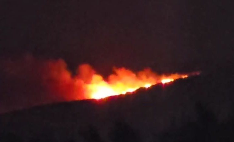 PËRFSHIHET NGA FLAKËT MALI I SHASHICËS NË KANINË/ Era e fortë vështirëson ndërhyrjen, rrezikohen stanet me bagëti
