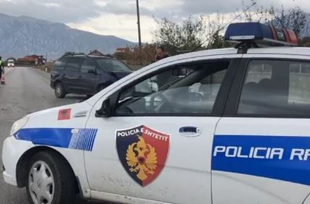 TJETËR AKSIDENT NË FIER/ Automjeti “merr para” një person me biçikletë