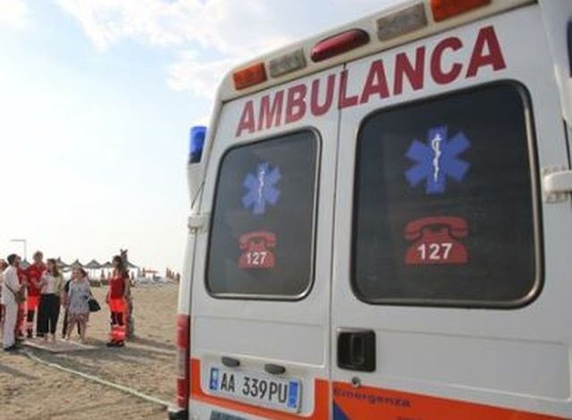 E RËNDË NË VELIPOJË/ I shpërtheu tubi i gazit në mjetin lundrues, 39-vjeçari pëson djegie në trup