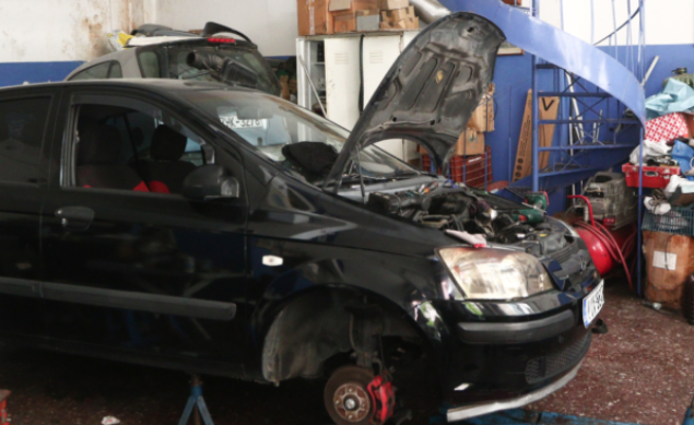 SHERR ME THIKA E LEVA NË GREQI/ 49-vjeçari shqiptar përplaset me pronarin e një servisi makinash: Do të vras…