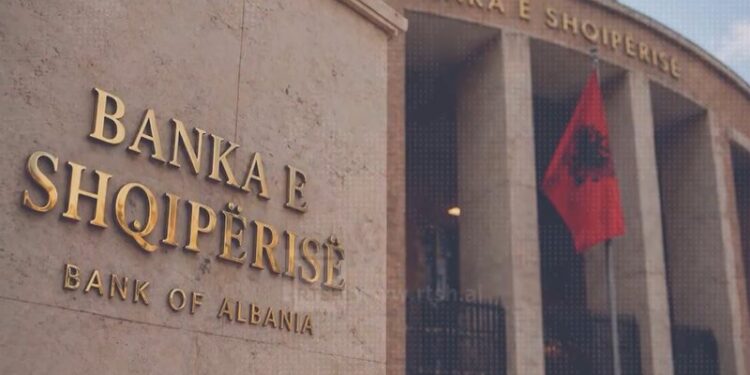 KREDIA MERR HOV NË SHQIPËRI/ Rritet me 14% brenda një viti, bizneset dhe individët marrin më shumë financime