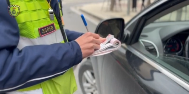 ME SHPEJTËSI “SKËTERRË”/ Policia vendos 1,100 gjoba në një javë, Hita: Siguria rrugore, përparësi