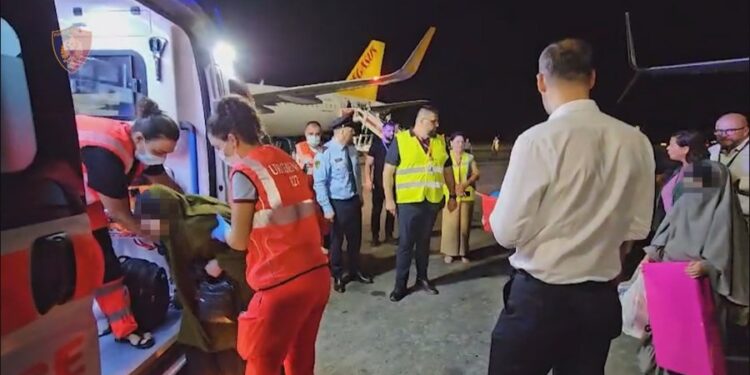 EMRAT/ Dy gra dhe 3 fëmijë, kush janë të riatdhesuarit nga Siria