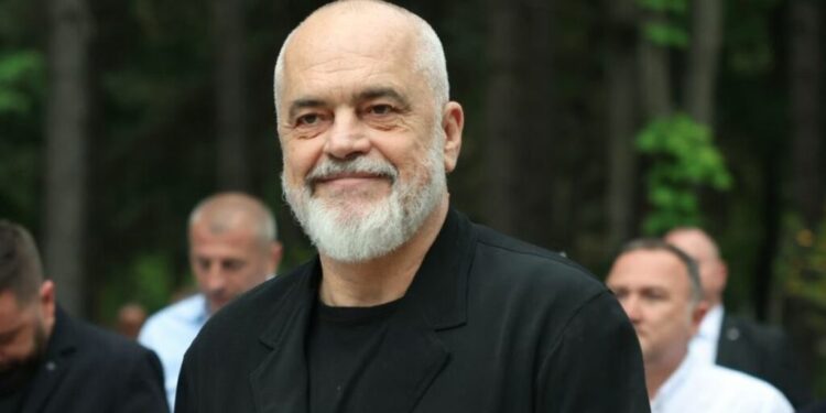“DETIT NUK I DIHET”/ Rama ndan historinë e peshkatarit nga Vlora: Një jetë mes dallgëve…