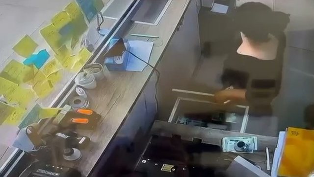 MORI 5 MIJË EURO DHE IKU/ Zhduket “skifterja” e sapopunësuar në Exchange-in në Vlorë