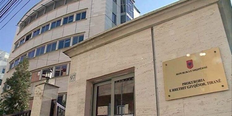MASHTRONIN TË HUAJT TË RIFITONIN PARATË E HUMBURA NË CALL CENTER/ Dërgohen për gjykim tre persona