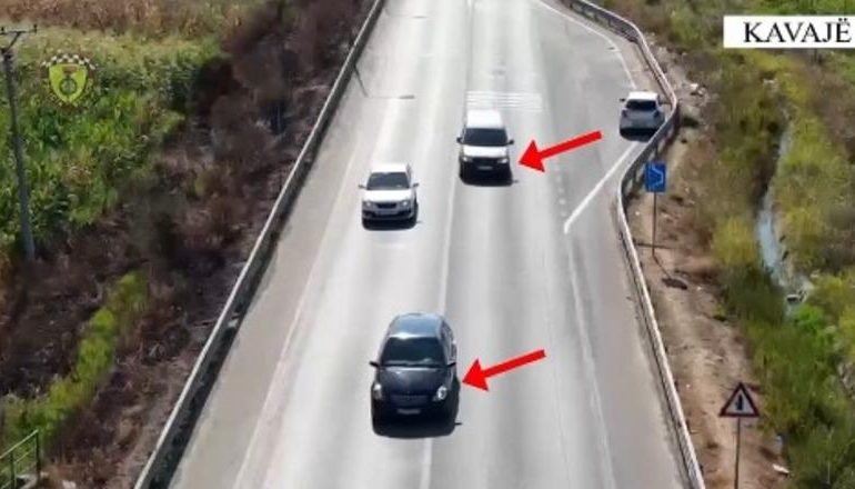 SHPEJTËSIA “FUNDOS” SHOFERËT NË KAVAJË/ 972 gjoba në një javë! Arrestohen 3 drejtues mjetesh, mijëra kontrolle në akset kryesore