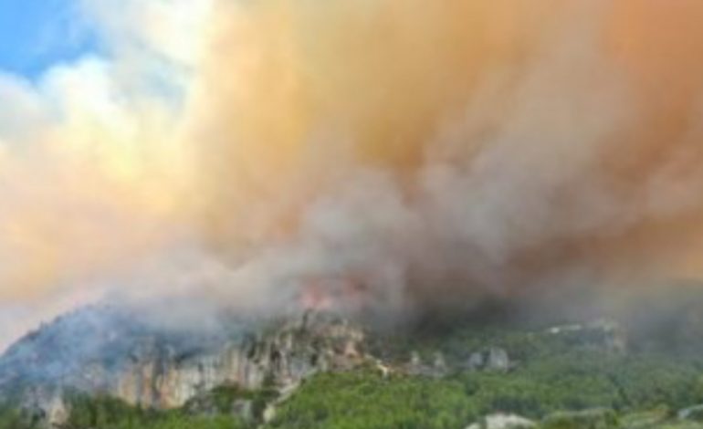 ZJARRET NË VEND/ Aktualisht vetëm 5 vatra janë ende aktive, monitorohen nga Emergjencat! Vijon lufta nga ajri dhe toka