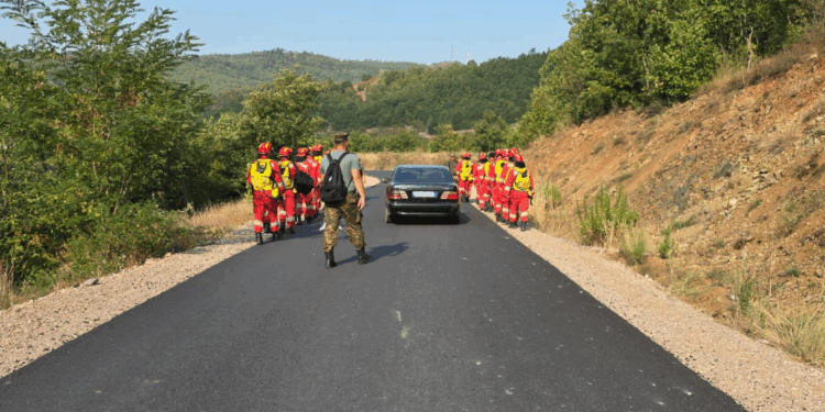 ZJARRI NË MIRDITË/ Dhjetëra forca vijojnë betejën me flakët në Perlat dhe Trojez