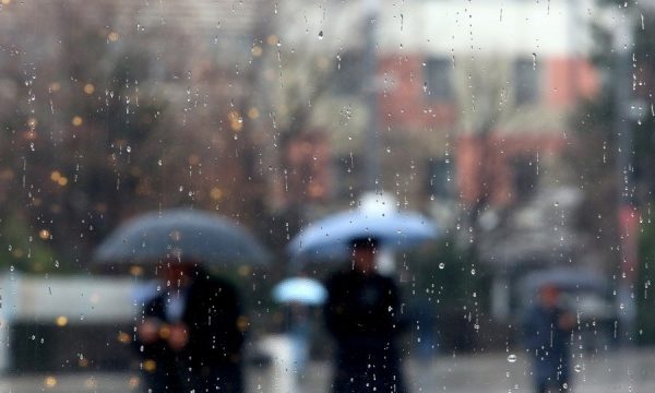 PARASHIKIMI PËR SOT/ Vranësira, reshje dhe shtrëngata, ja si do të jetë moti