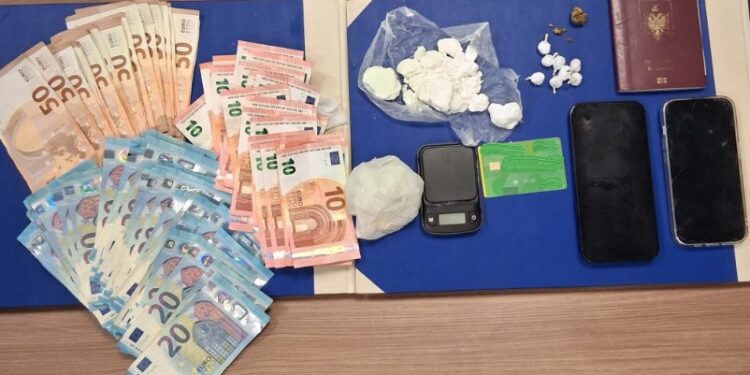 TË PËRFSHIRË NË RRJETIN E TRAFIKUT TË KOKAINËS/ Arrestohen 2 të rinjtë shqiptarë! Në momentin e dorëzimit të drogës…
