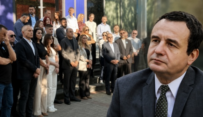 “NUK DO TË NDALEMI”/ Aleanca i bashkohet protestës së PDK para godinës së qeverisë