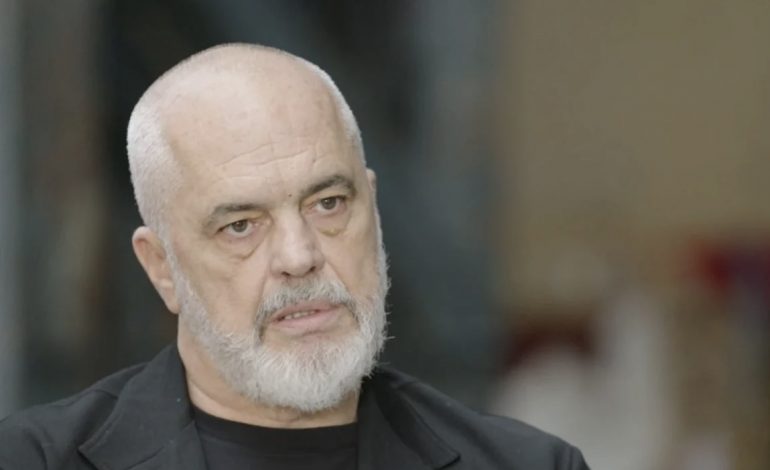 “S’KA MUSHKË TROJE QË NA LËKUND”/ Rama reagon pas incidentit me himnin në Pustec