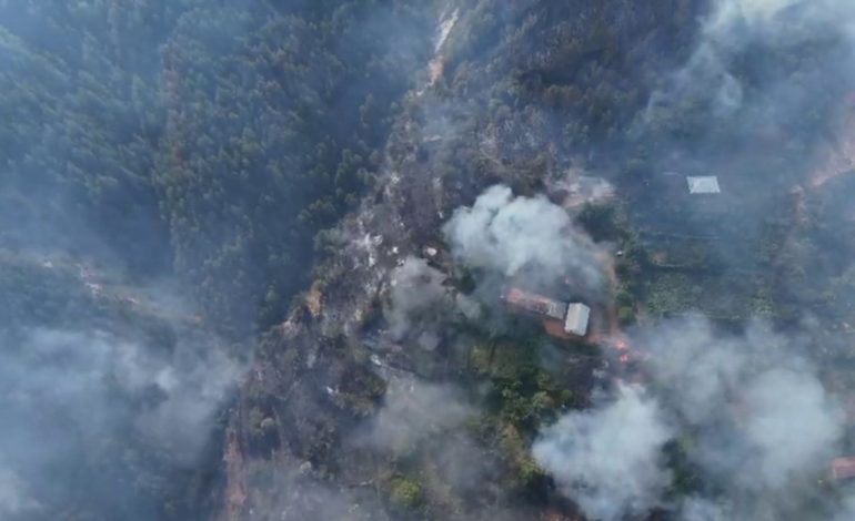 RËNDOHET SITUATA NË PUKË/ Digjen disa banesa në fshatin Gojan i madh, nis evakuimi i banorëve