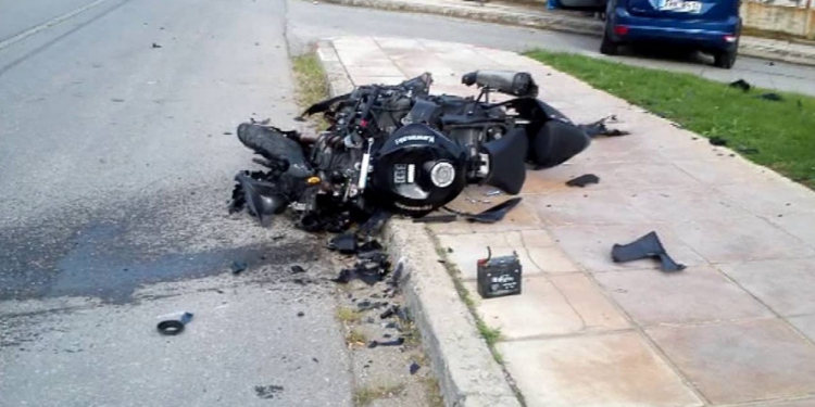 TRAGJIKE/ Motori del nga rruga dhe përplaset me bordurën, dy të vdekur në Golem të Kavajës