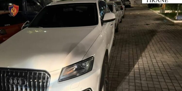 E PËSON KEQ/ Italiani vjedh Audin Q5 dhe përplas makinën e Policisë, arrestohet në Durrës-Tiranë