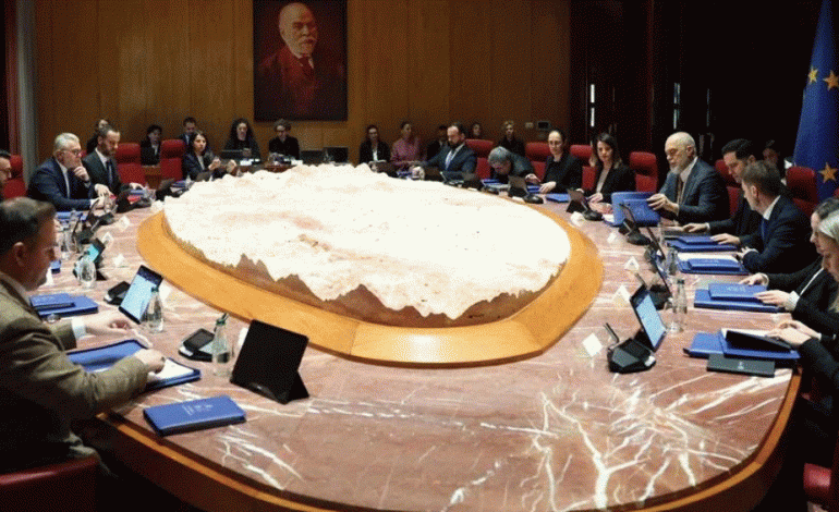 RAMA MBLEDH QEVERINË NË POGRADEC/ Ministrat raportojnë më 24 dhe 25 gusht, pritet edhe mbledhja e Asamblesë që mund të ndryshojë kabinetin