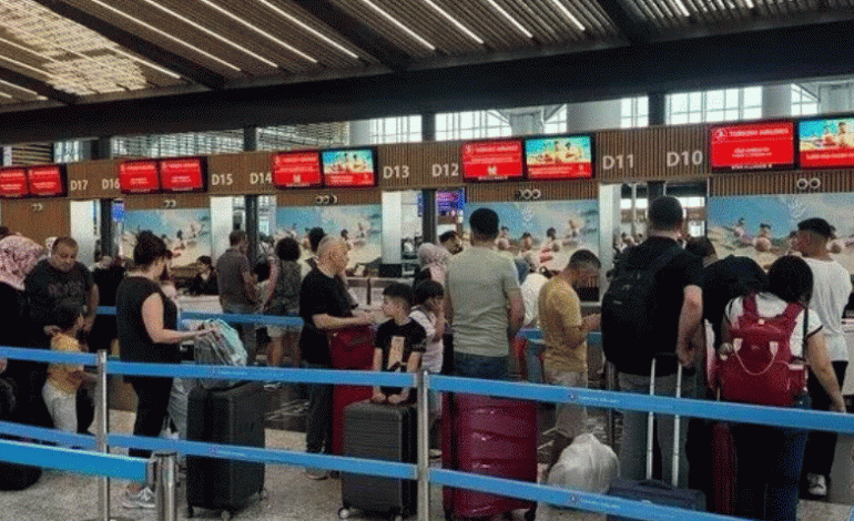 AEROPORTI I STAMBOLLIT VENDOS REKORDIN E RI/ Regjistron 289 mijë pasagjerë në një ditë