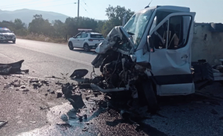 TRAGJEDI NË GREQI/ Përplaset keq automjeti, ndërrojnë jetë nëna dhe djali shqiptarë