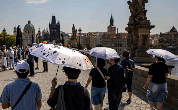 EUROPA NËN KËRCËNIMIN E VAPËS/ Rekord temperaturash dhe alarm për energjinë