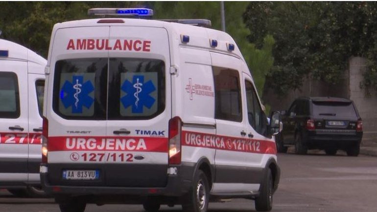 TRAGJEDI NË KSAMIL/ Babai godet aksidentalisht me makinë vajzën 4-vjeçare, fëmija ndërron jetë