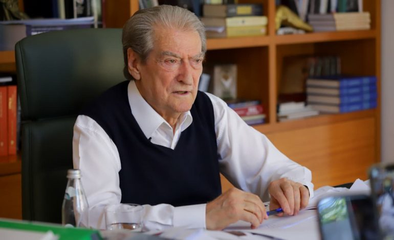 GJKKO E LIROI/ Berisha ironizon Ilir Beqajn: Mos u çudisni kur Rama t’i japë certifikatë mirënjohjeje