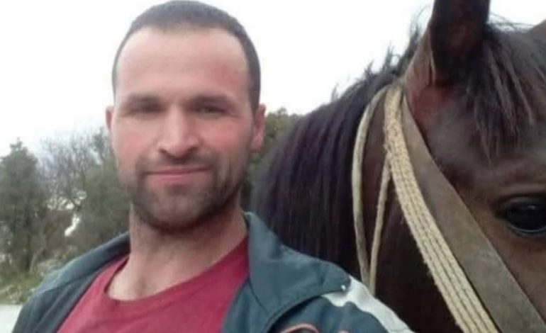 PO KTHEHEJ PREJ PUNE KUR U PËRPLAS PËR VDEKJE NGA MAKINA/ Si u la 4 orë pa ndihmë babai i tre fëmijëve në Durrës, shoferi ia mbathi