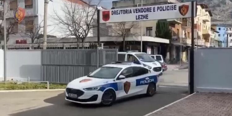 GRABITET NJË TAKSIST NË LEZHË/ Dy persona i zunë pritë dhe e dhunuan, detajet