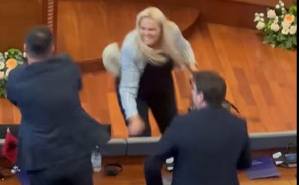 VIDEOLAJM/ Deputetja e Haradinajt sulmon Albin Kurtin me vezë në Kuvend