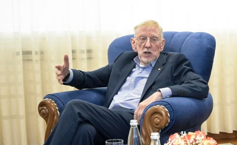 KRIZA NË KOSOVË/ Ish-ambasadori Walker paralajmëron: Nëse partitë nuk bashkohen për Presidentin, do të ketë thellim të përçarjes