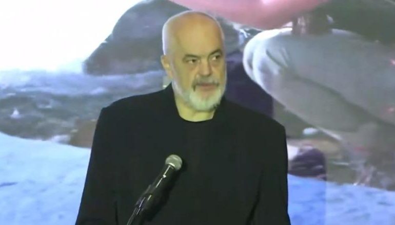 TAKIM ME KOMUNITETIN SHQIPTAR NË NEW YORK/ Rama: Shqipëria e sotme nuk është më vendi që ka nevojë për ndihma! Kemi nisur krijimin…