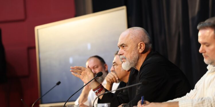 “ASKUSH NUK DO T’I HEQË LOGON SELENICËS”/ Rama reagon pas bashkëbisedimit me qytetarët