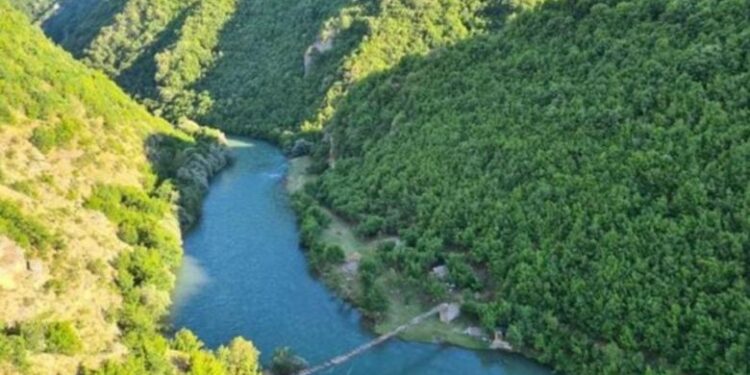TRAGJIKE NË DIBËR/ Mbytet një 22-vjeçare në lumin Drini i Zi