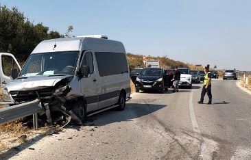 AKSIDENT I RËNDË NË SELENICË/ 6 të plagosur dërgohen me urgjencë në spital