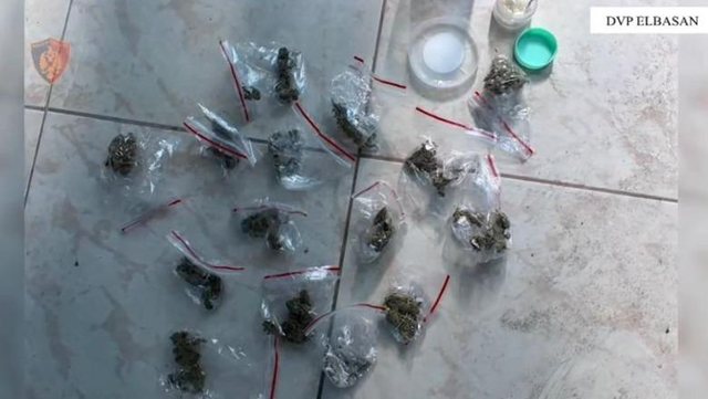 E PËSOJNË KEQ/ Shisnin kokainë në një lokal, në pranga tre persona në Elbasan