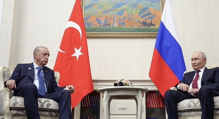ERDOGAN HEDH NJË SINJAL HISTORIK: Turqia mund të kërkojë anëtarësim të plotë në bllokun e Kinës dhe Rusisë