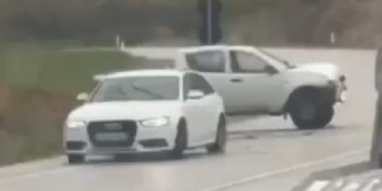 AKSIDENT I RËNDË NË ORIKUM/ Dy automjete përplasen me njëri-tjetrin (VIDEO)