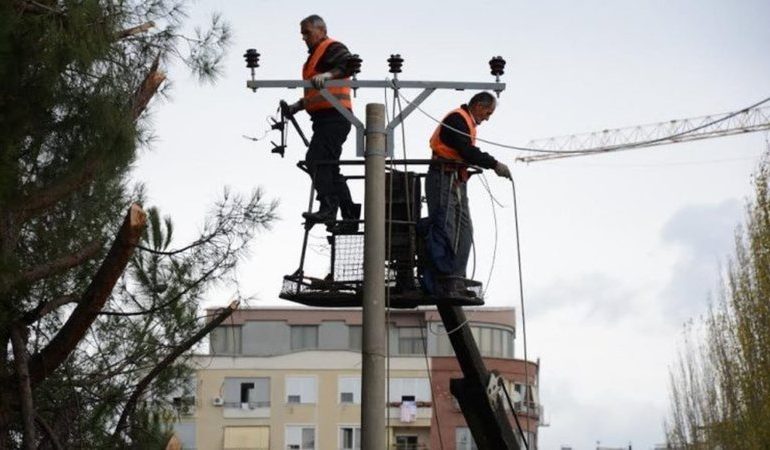 KATËR DITË PA ENERGJI ELEKTRIKE/ OST njofton ndërprerje të gjata në disa zona të Elbasanit. Ja oraret e lajmëruara