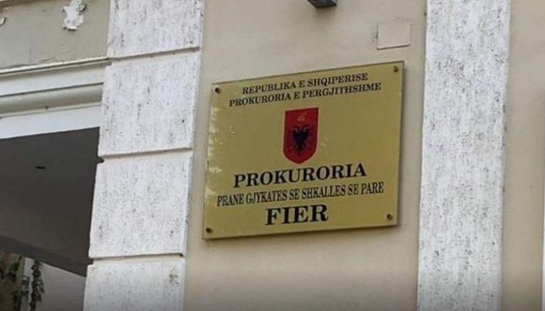 FALSIFIKUAN DOKUMENTET PËR 6 PRONA NË FIER/ Arrestohen ish-drejtori i ASHK-së dhe përfituesi. Masë edhe për ish-hartografin