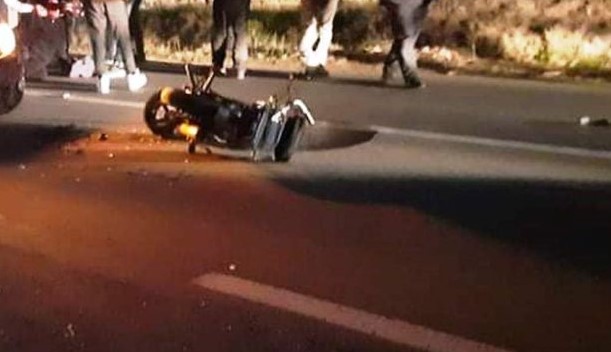 AKSIDENT I RËNDË NË AKSIN RRUGOR ELBASAN-CËRRIK/ Humb jetën 31-vjeçari! Motori doli nga rruga dhe u përplas me bordurat, zbulohet shkaku