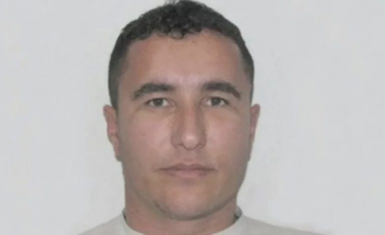 I HODHI KOVËN ME UJË DHE I GJUAJTI ME GRUSHTE NË FYTYRË/ Rrëfehet polici që u godit nga Nuredin Dumani në burg