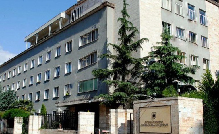 DREJTËSI PA PAGA/ Prokurorët shqyrtojnë padinë civile, në diskutim edhe kallëzimi penal. SPAK dorëzon listpagesat me formulën e re