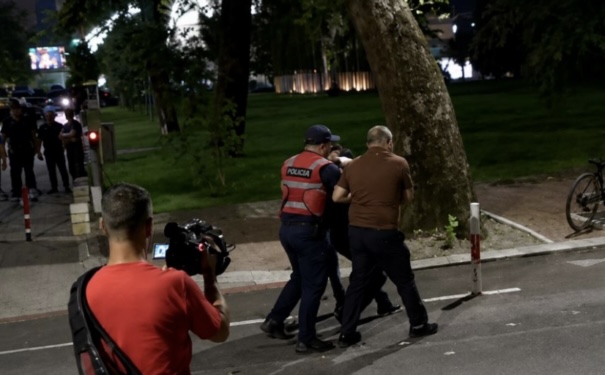 PROCEDOHEN 20 PROTESTUES/ Policia: Bllokuan rrugët e Tiranës dhe prishën qetësinë publike