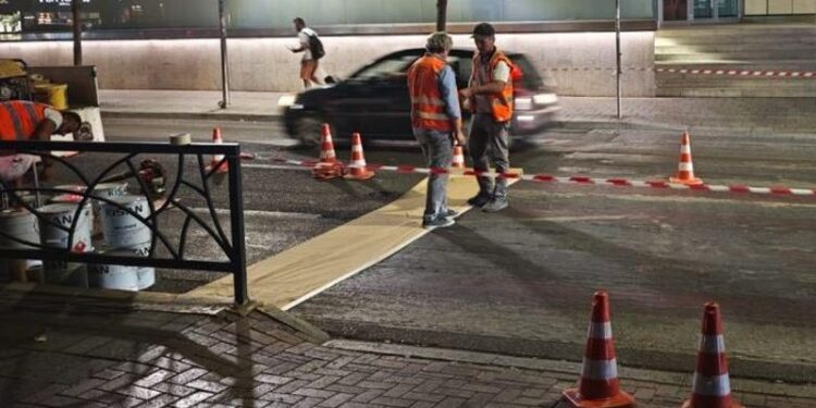 VELIAJ RIMORI KOPETENCAT/ Punonjësit e Bashkisë në aksion edhe gjatë natës për mirëmbajtjen e kryeqytetit