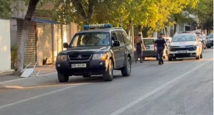 KRIM I RËNDË NË SHKODËR/ Vritet djali dhe plagoset babai pas një sherri, autori arrestohet i plagosur me thikë! Sekuestrohet arma e zjarrit